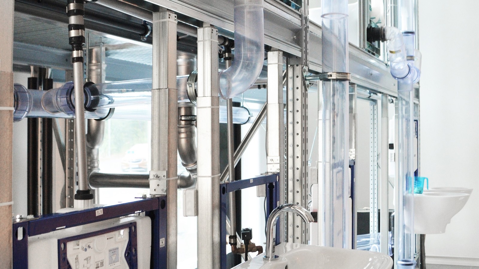 Hydrauliikkatorni Vantaalla Geberit & IDO Showroomissa