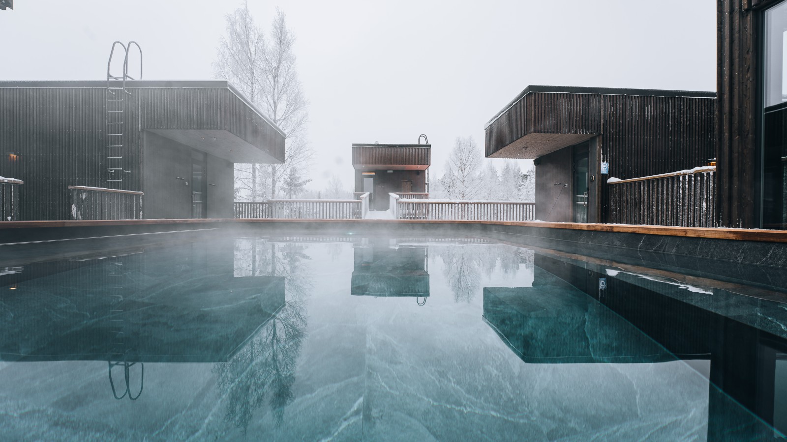 Ulkokylpylä on osa kokemusta (@ Panorama Landscape Hotel Tahko)