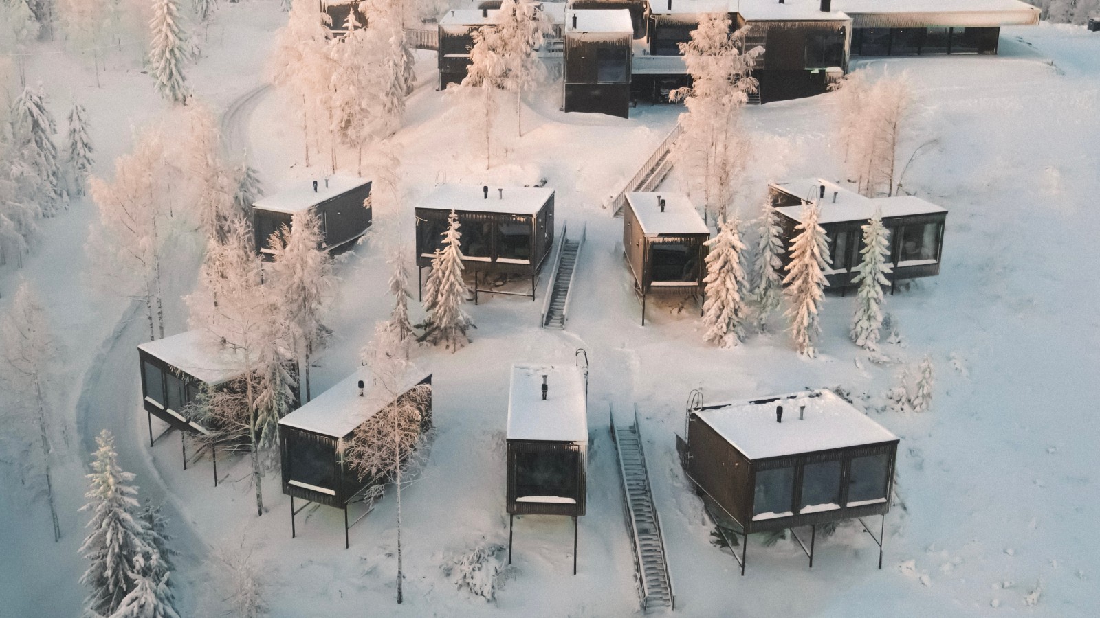 Metsän ympäröimä Panorama Landscape Hotel on todella irti arjen hälystä (@Panorama Landscape Hotel Tahko)