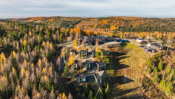 Hotelli kuusimetsän ja järvien välissä (@ Panorama Landscape Hotel Tahko)