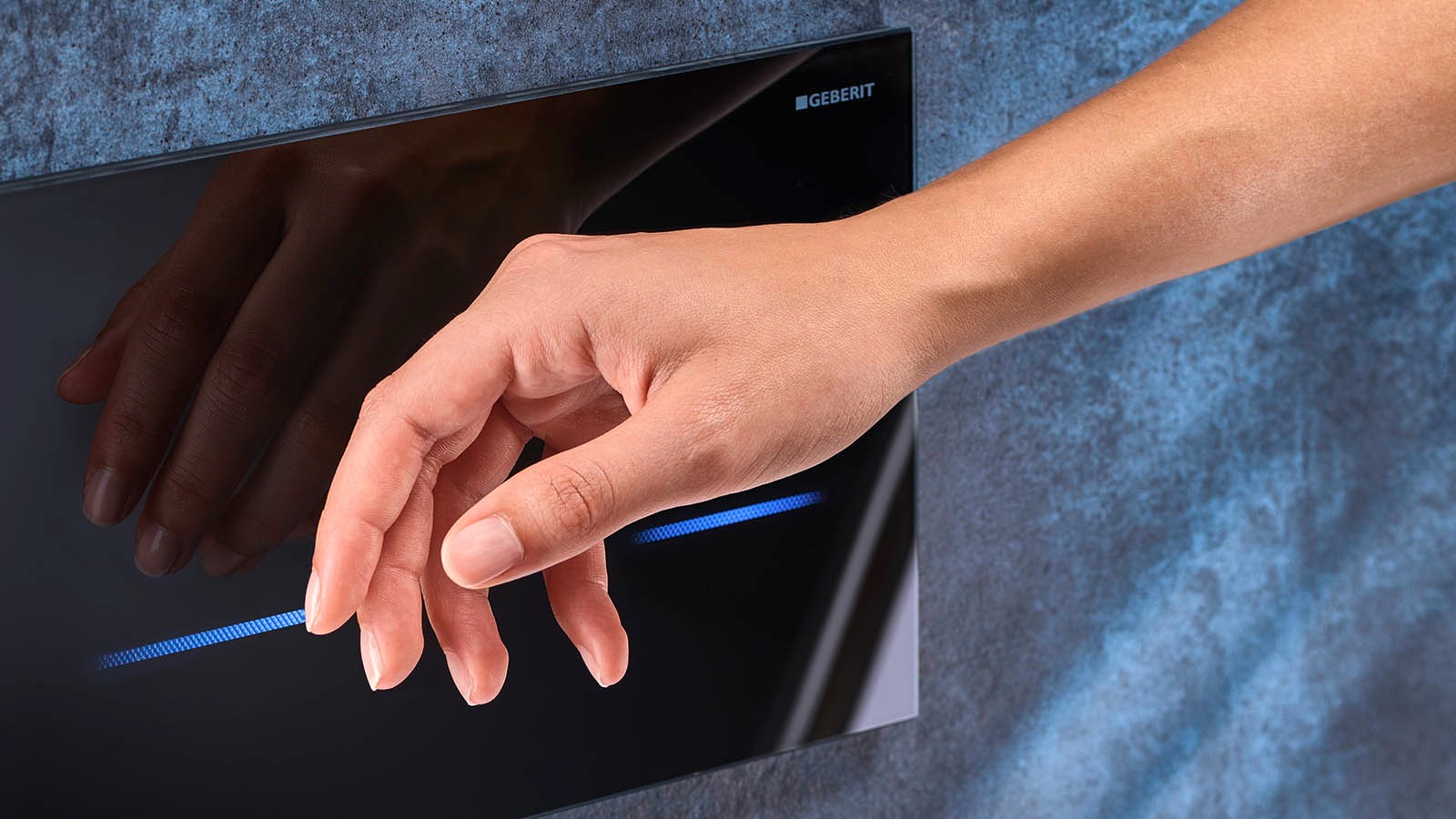 Geberit Sigma80 -huuhtelupainike on kosketusvapaa ja aktivoituu käden liikkeestä