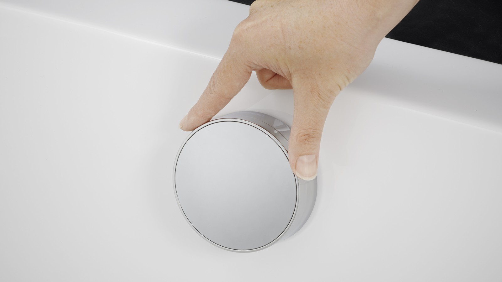 Kylpyammeen kääntökäyttöinen vesilukko