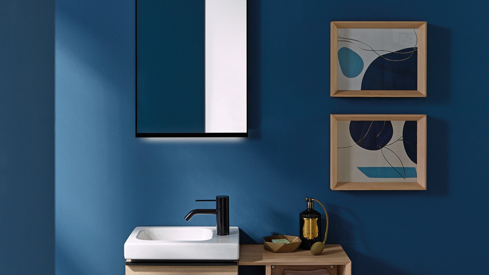 Liikkumis- ja läpikulkualueet ovat erityisen tärkeitä pienissä kylpyhuoneissa Liikkumis- ja läpikulkualueet ovat erityisen tärkeitä pienissä kylpyhuoneissa