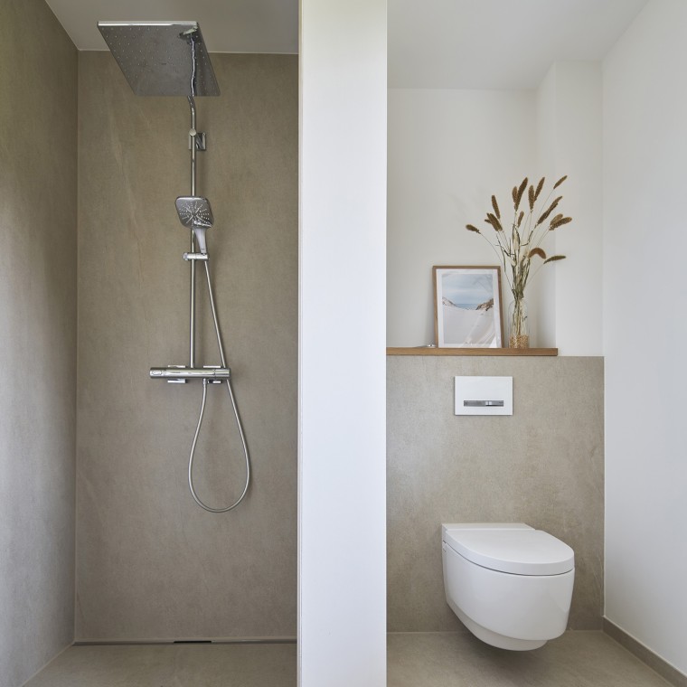 Geberit CleanLine -linjakaivoratkaisu avoimessa suihkutilassa Geberit CleanLine -linjakaivoratkaisu avoimessa suihkutilassa