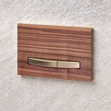 Geberit Sigma50 on saatavana muun muassa pähkinäpuun värissä ja muissa väreissä. Geberit Sigma50 on saatavana muun muassa pähkinäpuun värissä ja muissa väreissä.