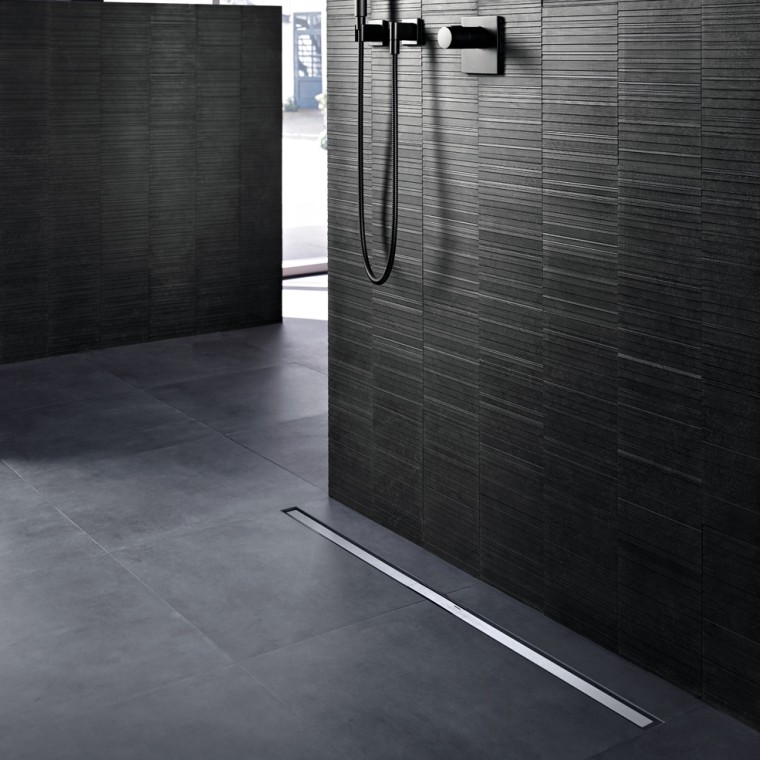 Geberit CleanLine -linjakaivoratkaisu suihkutilassa Geberit CleanLine -linjakaivoratkaisu suihkutilassa