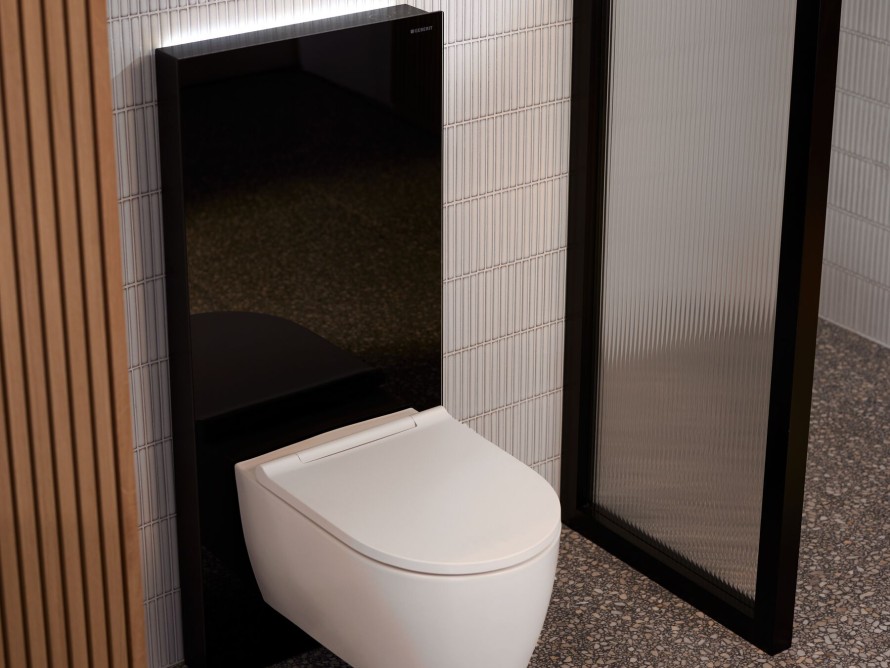 Geberit ONE WC asennettuna Geberit Monolith Plus -moduuliin mukavuusvalolla Geberit ONE WC asennettuna Geberit Monolith Plus -moduuliin mukavuusvalolla