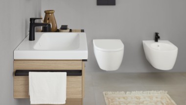 Geberit iCon -kylpyhuonetuotteet mattavalkoisen värissä (© Geberit)