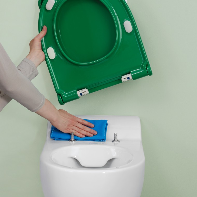 Geberit Bambini wc-istuin on helppo puhdistaa helposti irroitettavan kannen ja istuinrenkaan ansiosta