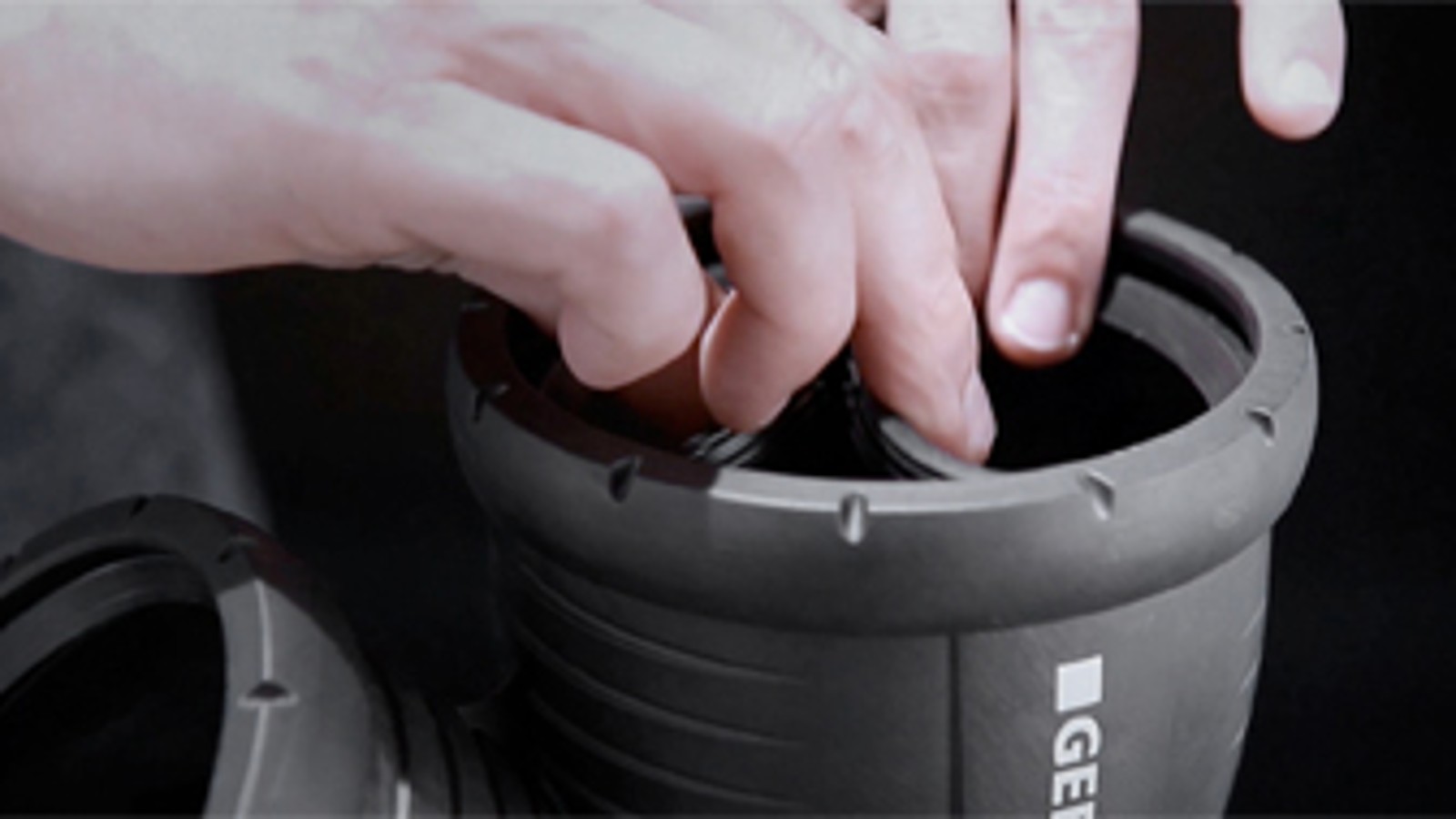 Geberit Silent-Pro: EPDM-tiivisteen helppo irroitus ja asennus Geberit Silent-Pro: EPDM-tiivisteen helppo irroitus ja asennus