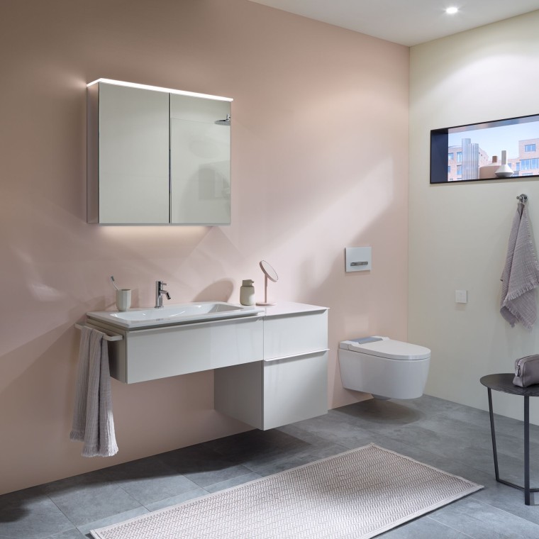 Valkoiset ja pastellin sävyt kylpyhuoneessa