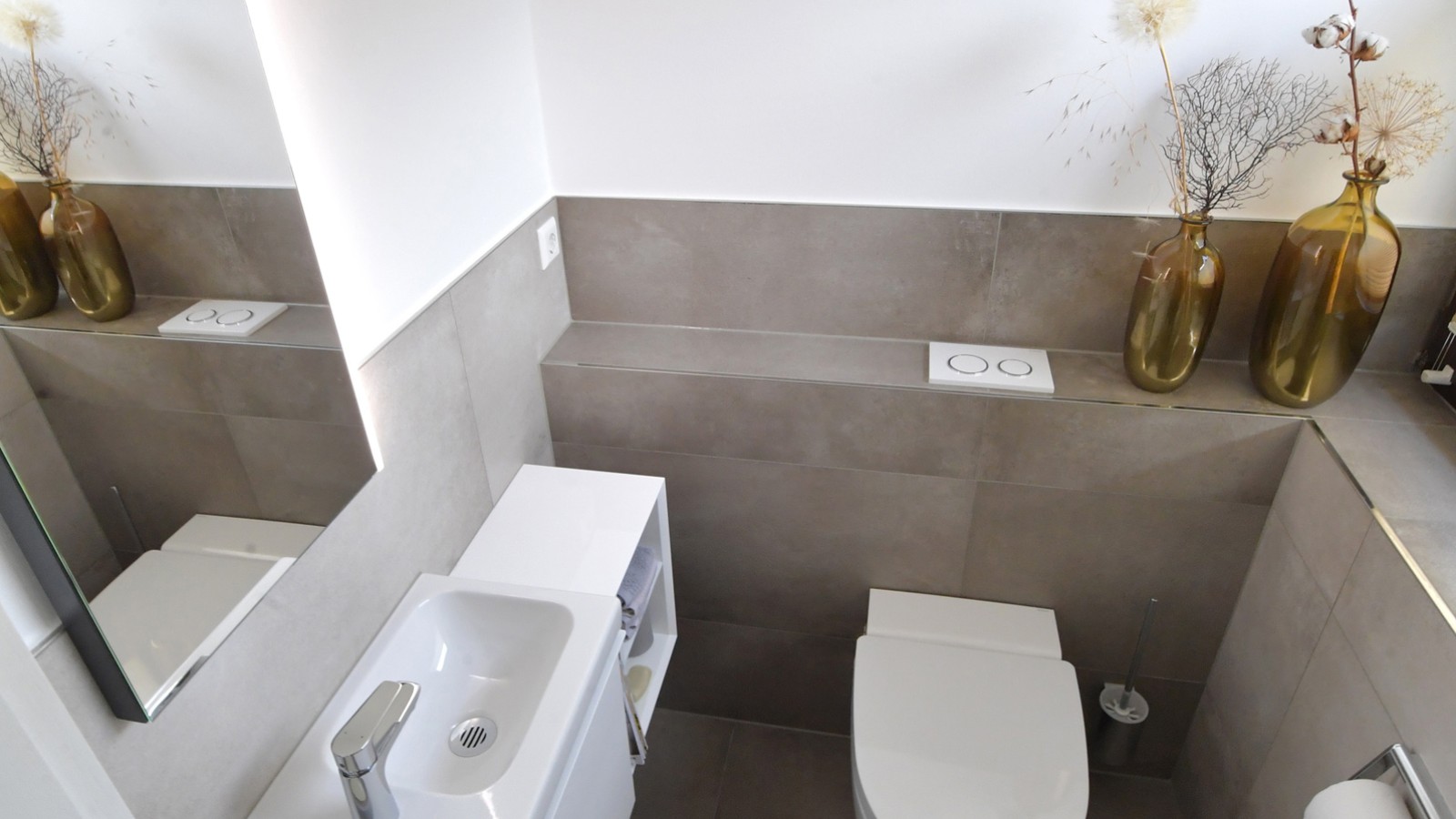 Vieraskylpyhuone remontin jälkeen