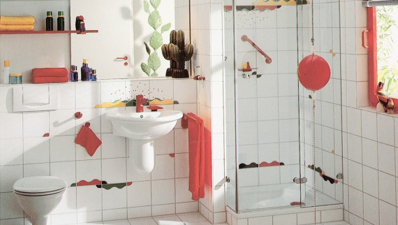 Tällaista kylpyhuonetta, jossa oli erillinen suihku ja leikkisiä värikorostuksia laatoissa, pidettiin upeana