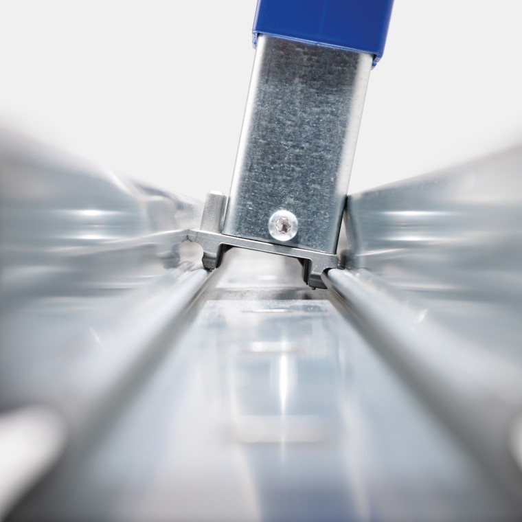 Napsauta jalat paikoilleen