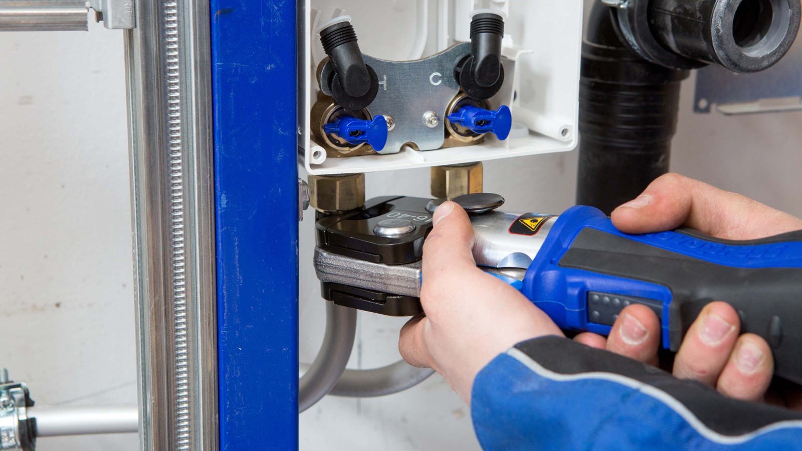 Geberit FlowFit helppo ja nopea asennus (© Geberit) Geberit FlowFit helppo ja nopea asennus (© Geberit)