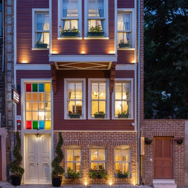 Rakennus on entisöity perinteitä kunnioittaen paikallisista perinteisistä materiaaleista niin sisä- kuin ulkopuolella (© Hotel Turkish House) Rakennus on entisöity perinteitä kunnioittaen paikallisista perinteisistä materiaaleista niin sisä- kuin ulkopuolella (© Hotel Turkish House)