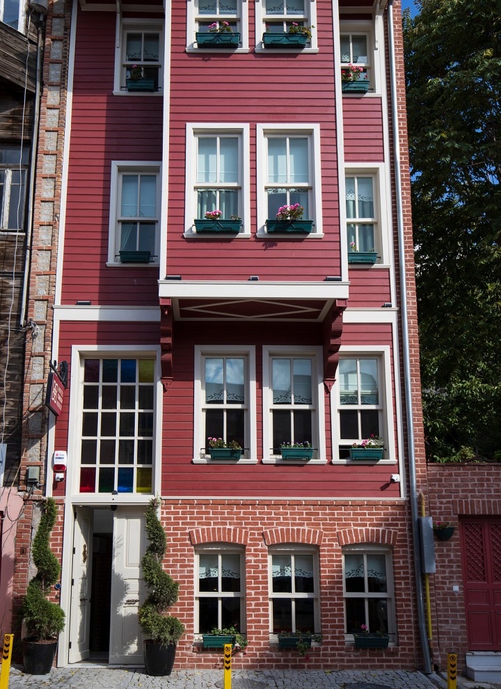 Ennen ja jälkeen: rakennus muutoksen jälkeen vuonna 2022 ( © Haydar Erçin) Ennen ja jälkeen: rakennus muutoksen jälkeen vuonna 2022 ( © Haydar Erçin)