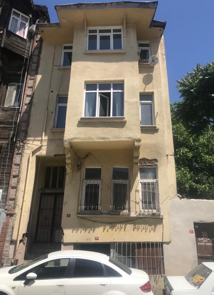 Ennen ja jälkeen: rakennus sellaisena kuin se oli ennen remonttia ( © Hotel Turkish House) Ennen ja jälkeen: rakennus sellaisena kuin se oli ennen remonttia ( © Hotel Turkish House)