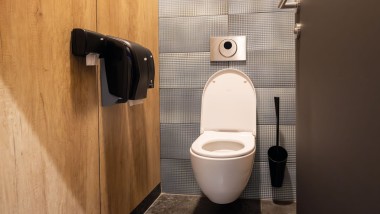 Geberit Acanto wc-istuin ja Geberit Sigma 10 -huuhtelupainike Geberit Acanto wc-istuin ja Geberit Sigma 10 -huuhtelupainike