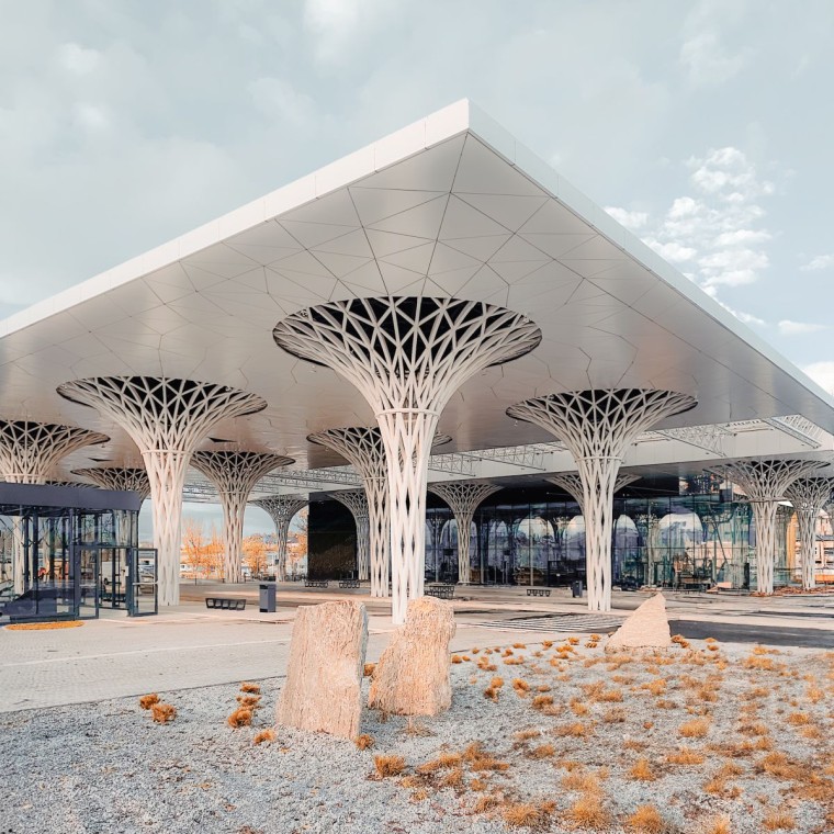 Wc-tiloissa käyetään katolta tulevaa sadevettä. (© Alek Małchowski) Wc-tiloissa käyetään katolta tulevaa sadevettä. (© Alek Małchowski)