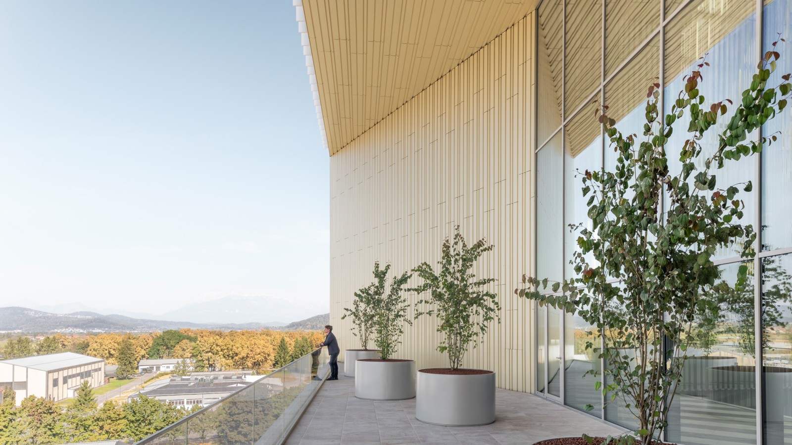 Upeaa: terasseilta on näkymät koko Ljubljanaan (© Ana Skobe)