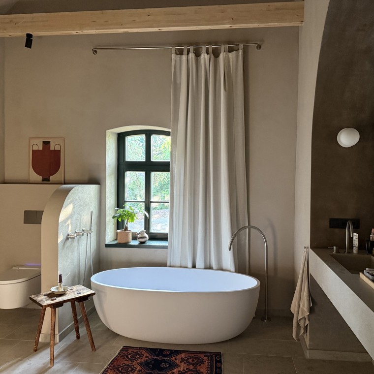 Kylpyhuoneilla on omat nimensä, tässä ”beige kylpyhuone” (© Büşra Qadir)