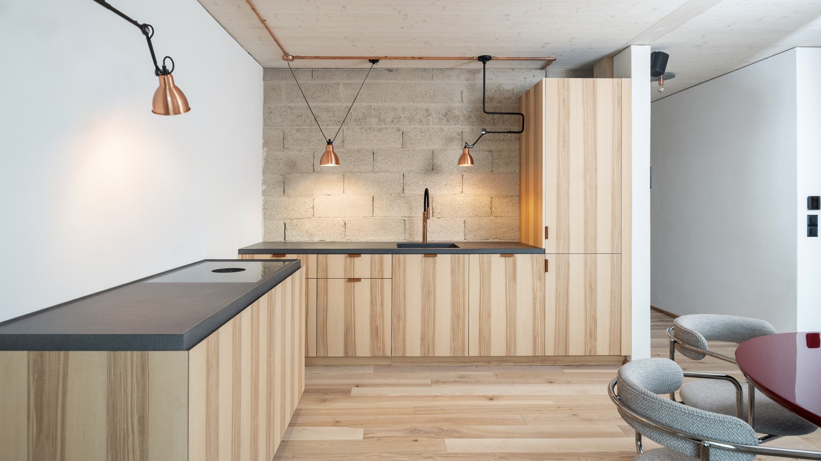 Euroopan suurimman hampputalon sisätiloissa käytetään hampputiiliä. (© Openly / Jens Ellensohn) Euroopan suurimman hampputalon sisätiloissa käytetään hampputiiliä. (© Openly / Jens Ellensohn)