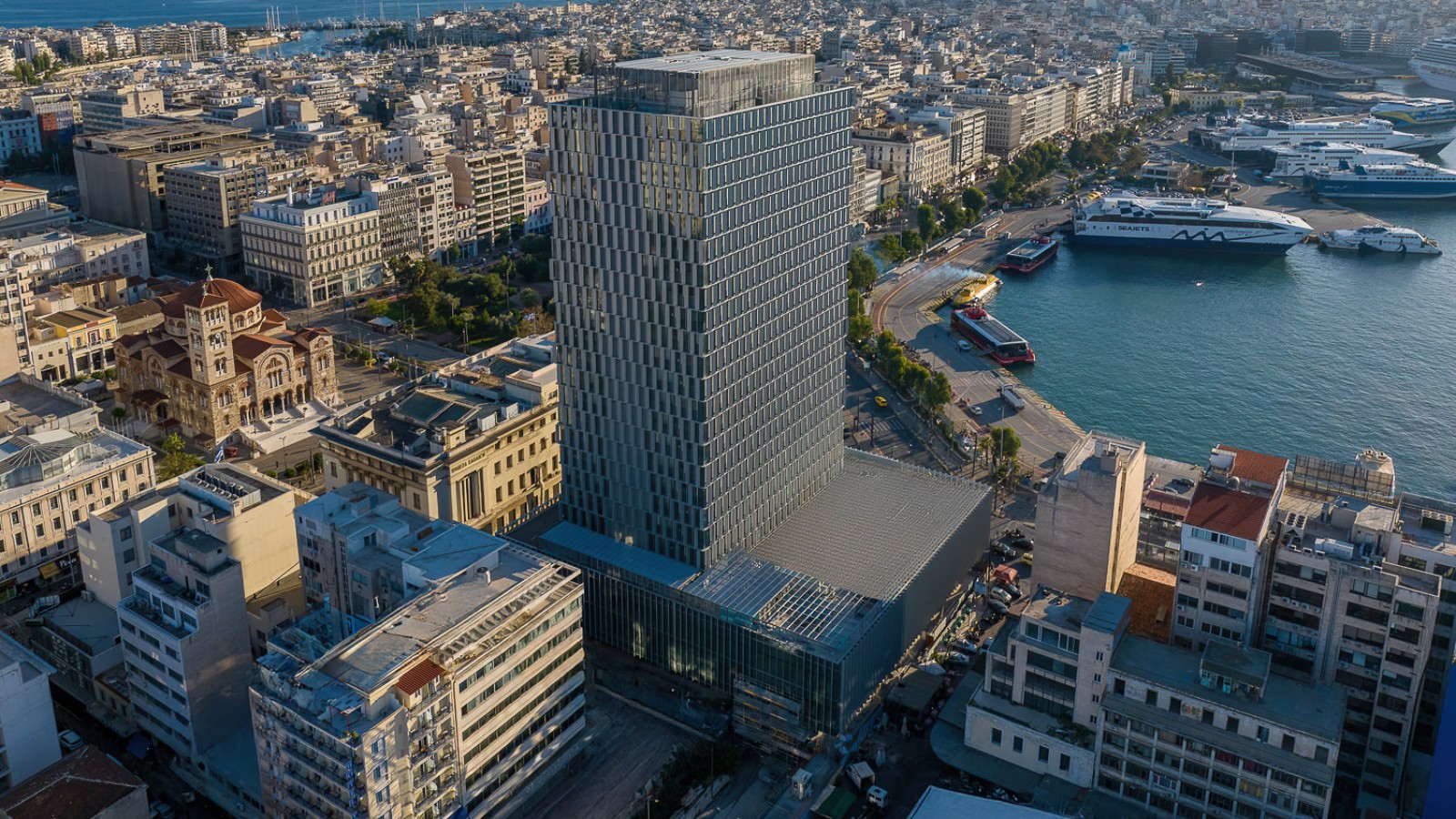 Vanhan jättiläisen uudet kasvot (© George Fakaros)