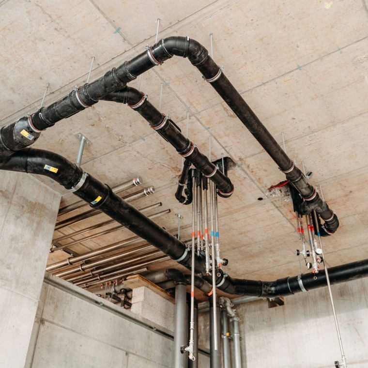 DS 90 kerrostalo: SuperTube sisäänkäynnissä DS 90 kerrostalo: SuperTube sisäänkäynnissä