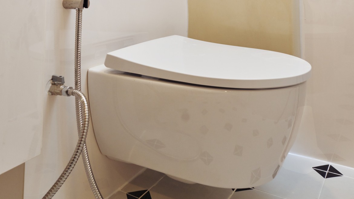 Seinään kiinnitetty Geberit iCon -WC-istuin (© Watson Lau) Seinään kiinnitetty Geberit iCon -WC-istuin (© Watson Lau)
