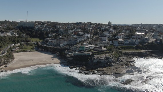 Näkymä Tamarama House -rakennuksesta Sydneyn rannikolla, Australiassa (© Geberit)