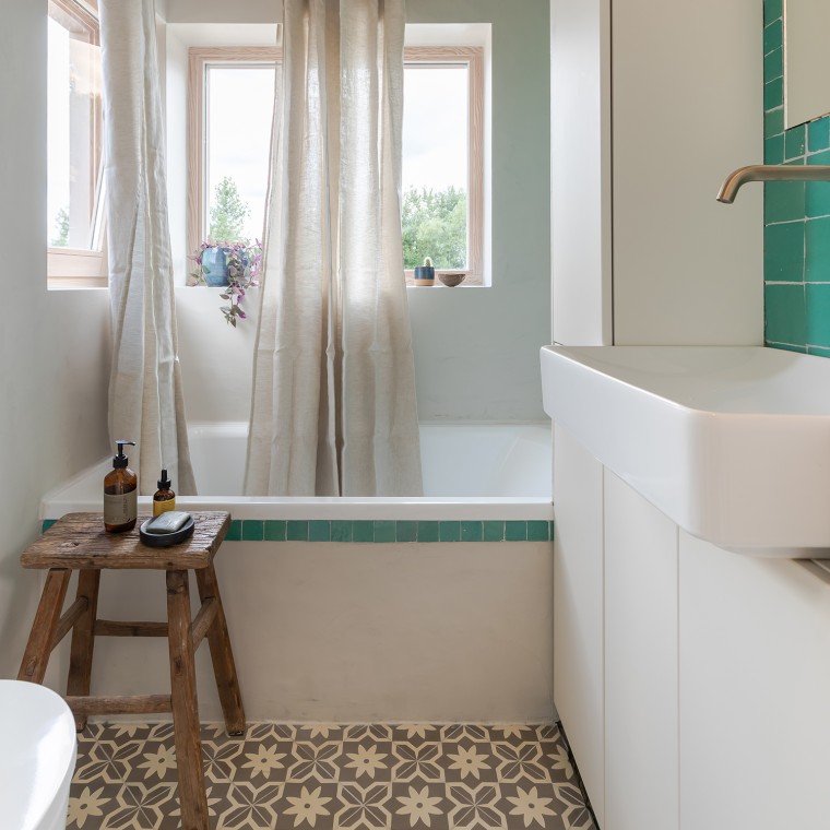 Marjolein Jonkerin ”pieni hamam” 4 m²:llä (© Chiela van Meerwijk)