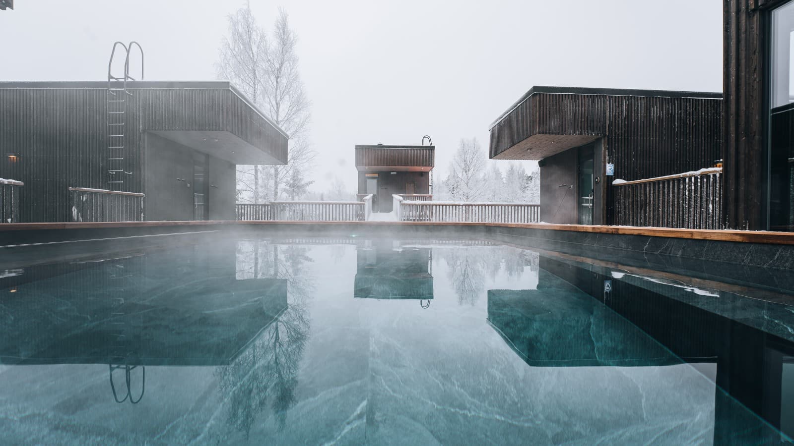Ulkokylpylä on osa kokemusta (@ Panorama Landscape Hotel Tahko) Ulkokylpylä on osa kokemusta (@ Panorama Landscape Hotel Tahko)