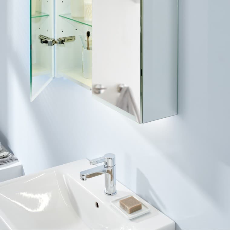 Geberit Option -peilikaappi tarjoaa paljon säilytystilaa Geberit Option -peilikaappi tarjoaa paljon säilytystilaa