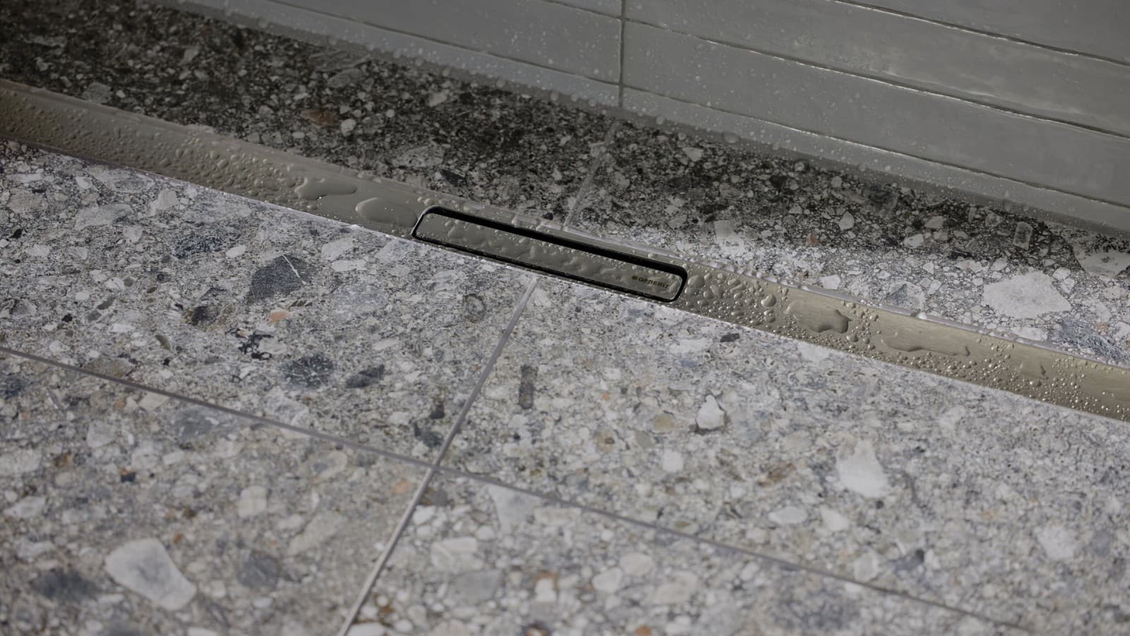 Geberit CleanLine30 -linjalattiakaivo Geberit CleanLine30 -linjalattiakaivo