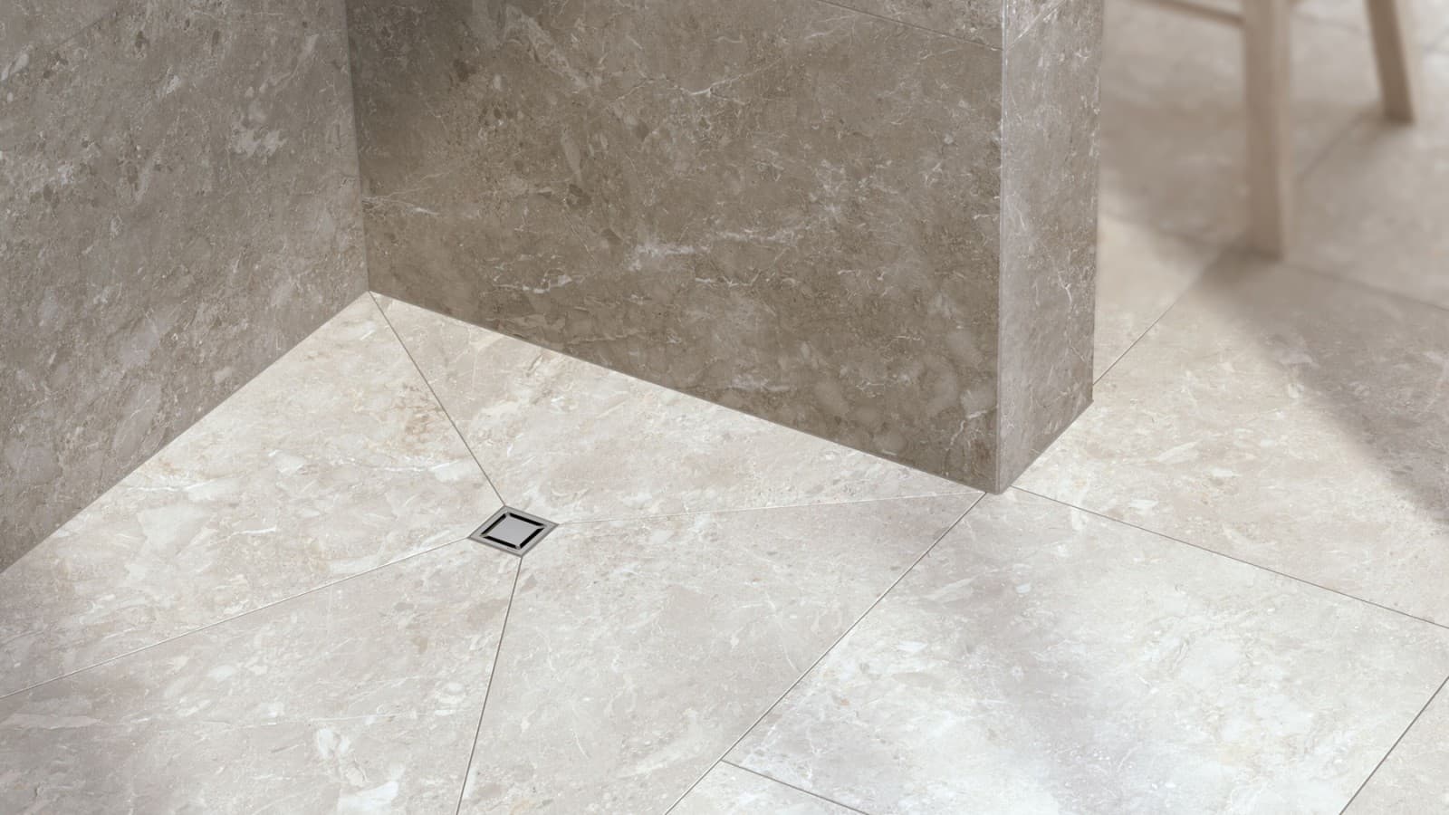 Kompakti lattiakaivo pieniin suihkuihin Kompakti lattiakaivo pieniin suihkuihin