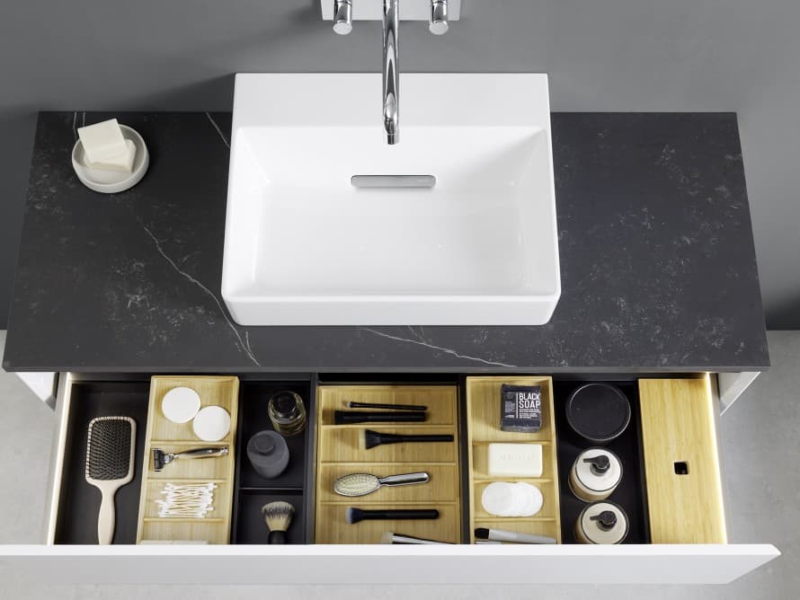 Geberit One -sarjan alakaapistoon on saatavilla käteviä laatikonjakajia järjestyksen ylläpitämiseksi Geberit One -sarjan alakaapistoon on saatavilla käteviä laatikonjakajia järjestyksen ylläpitämiseksi