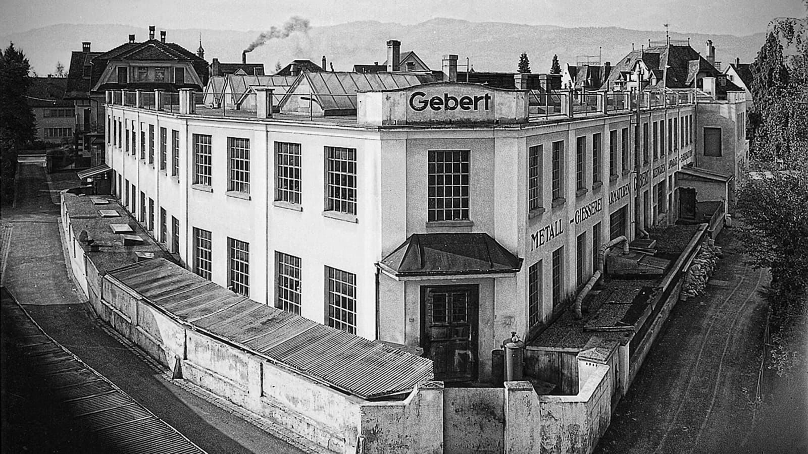 Geberitin ensimmäinen tehdas Rapperswilissä 1920-luvulla. Geberitin ensimmäinen tehdas Rapperswilissä 1920-luvulla.
