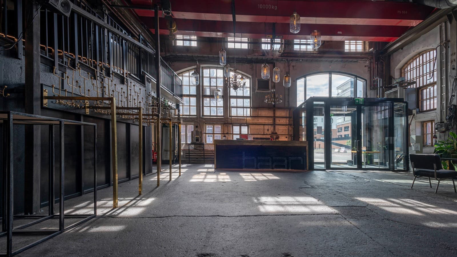 Konepajan tarjonta on erittäin monipuolinen. Baarit, klubit, urheilu- ja kulttuuritapahtumat löytävät täältä tarpeeksi tilaa ( © Kansallis Teatteri) Konepajan tarjonta on erittäin monipuolinen. Baarit, klubit, urheilu- ja kulttuuritapahtumat löytävät täältä tarpeeksi tilaa ( © Kansallis Teatteri)