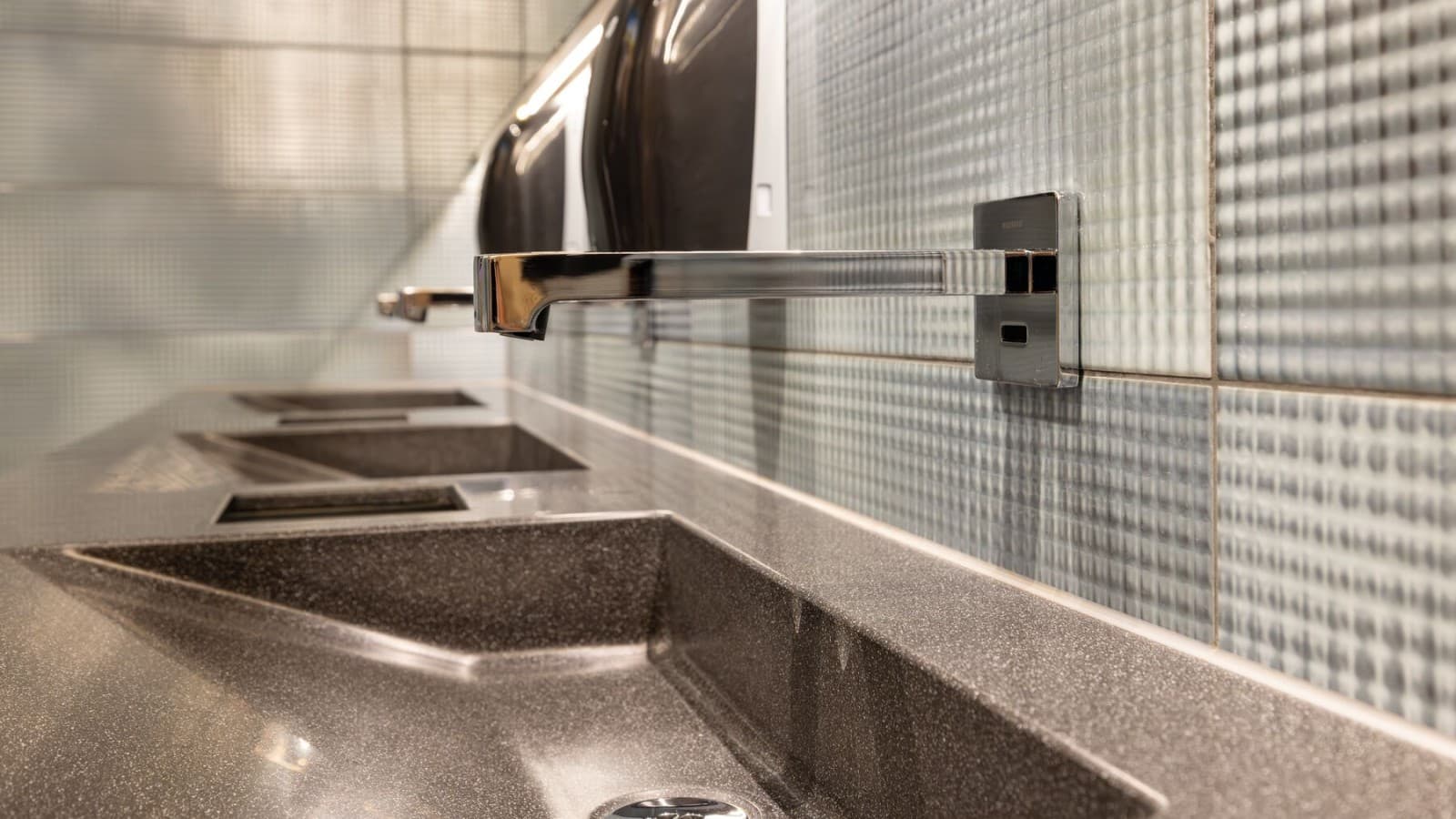 Geberit Brenta seinäasennettavahana Geberit Brenta seinäasennettavahana