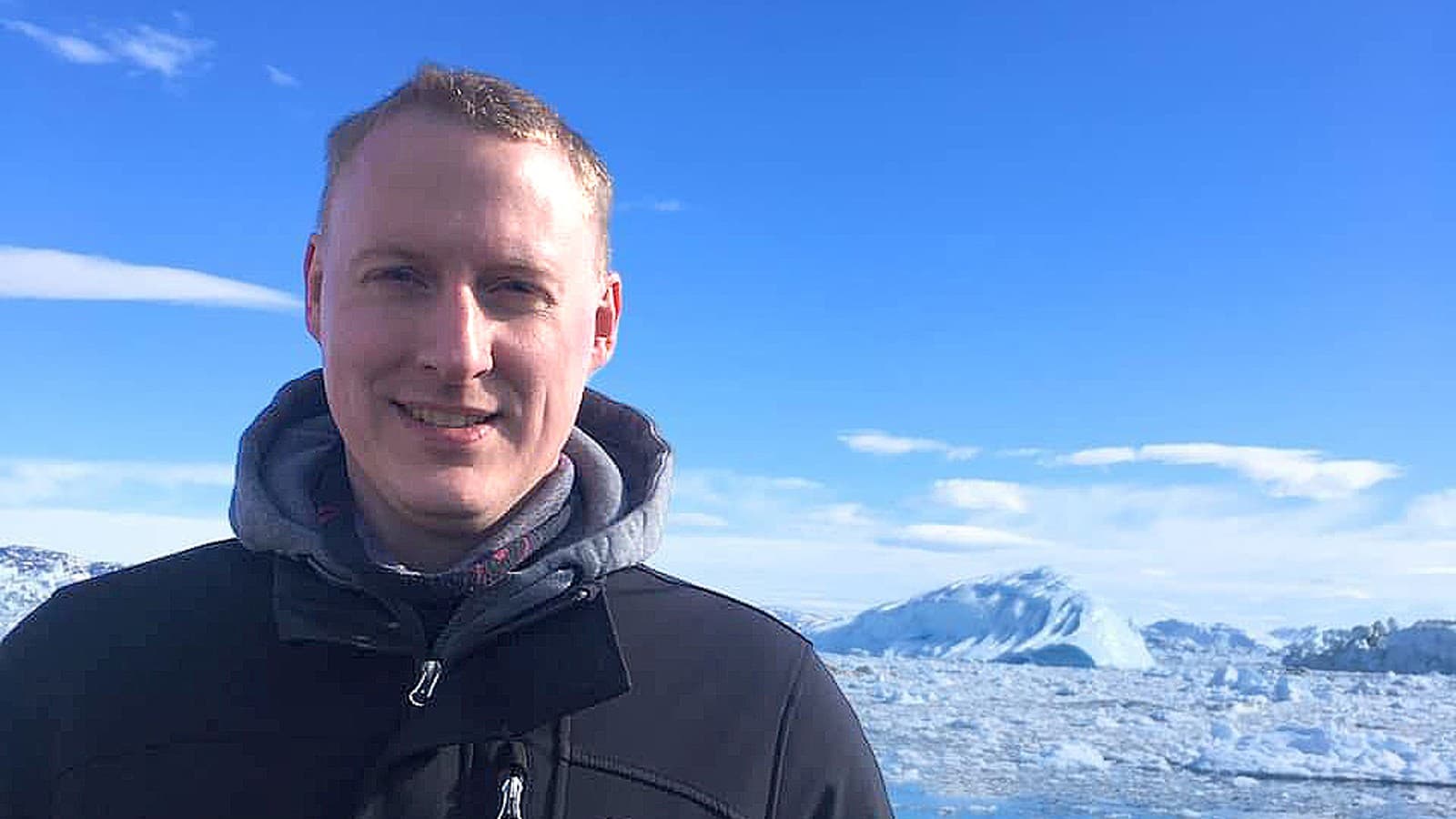 Jesper Hjort Hansen, Ilulissatissa sijaitsevan LVI- ja sähköalan yrityksen VVS og El Firmaet A/S:n osaomistaja (© Adam Mørk). Jesper Hjort Hansen, Ilulissatissa sijaitsevan LVI- ja sähköalan yrityksen VVS og El Firmaet A/S:n osaomistaja (© Adam Mørk).