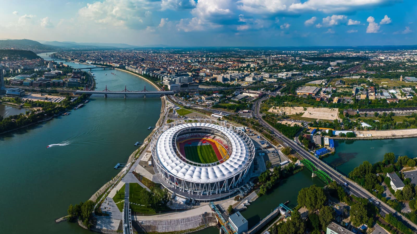 Budapestin kansallinen yleisurheilustadion (© ZGPhotography / Alamy Stock Photo) Budapestin kansallinen yleisurheilustadion (© ZGPhotography / Alamy Stock Photo)