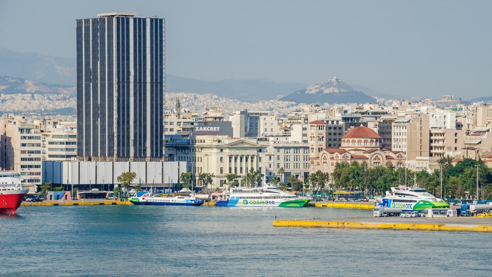 Tältä torni näytti ennen viimeaikaisia rakennustöitä – käytännössä käyttämättömänä se oli Pireuksen alueen maamerkki ja monumentti (© Iaranik / Alamy) Tältä torni näytti ennen viimeaikaisia rakennustöitä – käytännössä käyttämättömänä se oli Pireuksen alueen maamerkki ja monumentti (© Iaranik / Alamy)