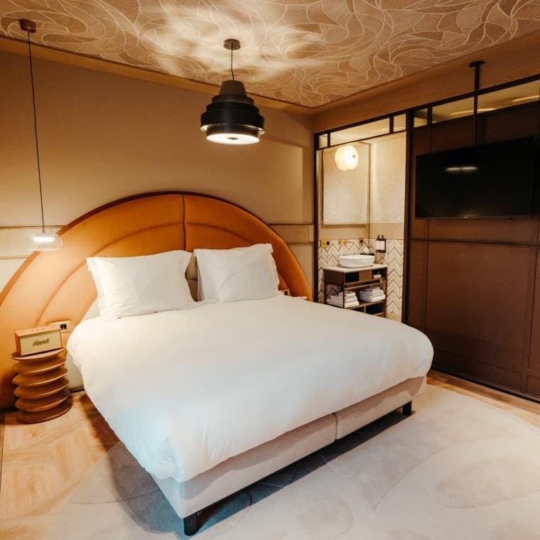 36 tyylikästä hotellihuonetta vuosisadan puolivälin moderniin tyyliin (© Nina Slagmolen) 36 tyylikästä hotellihuonetta vuosisadan puolivälin moderniin tyyliin (© Nina Slagmolen)