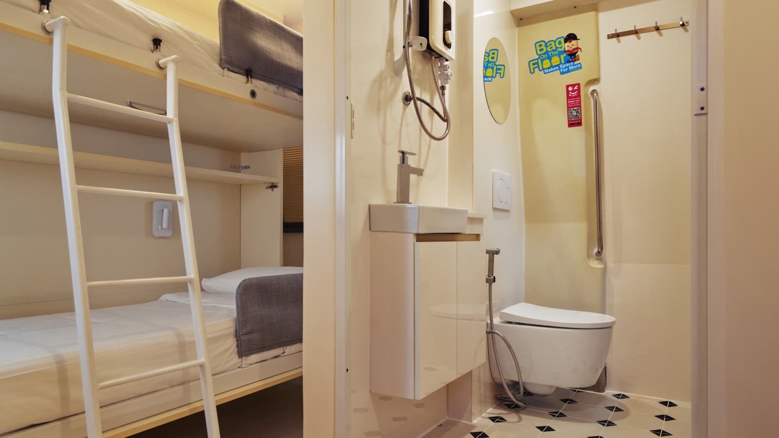 Älykästä: räätälöidyt sängyt voidaan yksinkertaisesti kääntää pois, kun niitä ei käytetä (© Watson Lau) Älykästä: räätälöidyt sängyt voidaan yksinkertaisesti kääntää pois, kun niitä ei käytetä (© Watson Lau)