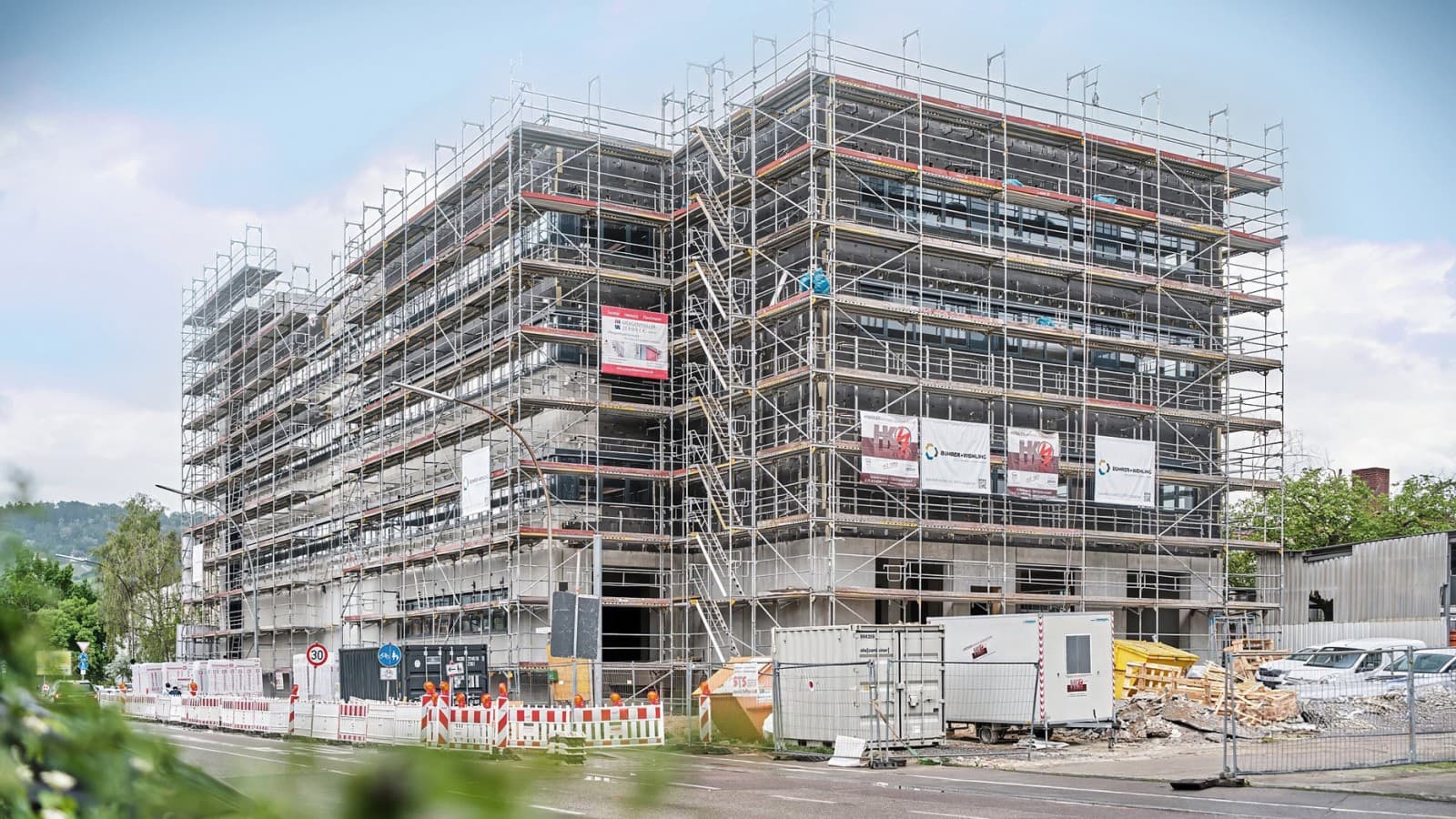 AMF logistiikkakeskus Fellbach, Saksa, rakennusvaiheessa AMF logistiikkakeskus Fellbach, Saksa, rakennusvaiheessa