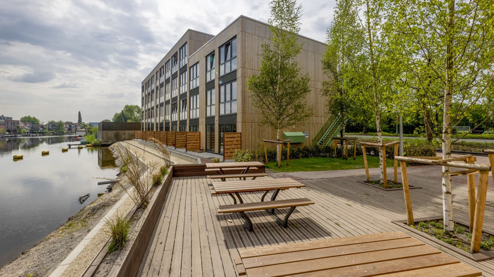 Modulaariset yksiköt täyttävät pysyvän rakentamisen vaatimukset, mutta niitä voidaan käyttää joustavasti myös muissa sijainneissa (© Moos) Modulaariset yksiköt täyttävät pysyvän rakentamisen vaatimukset, mutta niitä voidaan käyttää joustavasti myös muissa sijainneissa (© Moos)