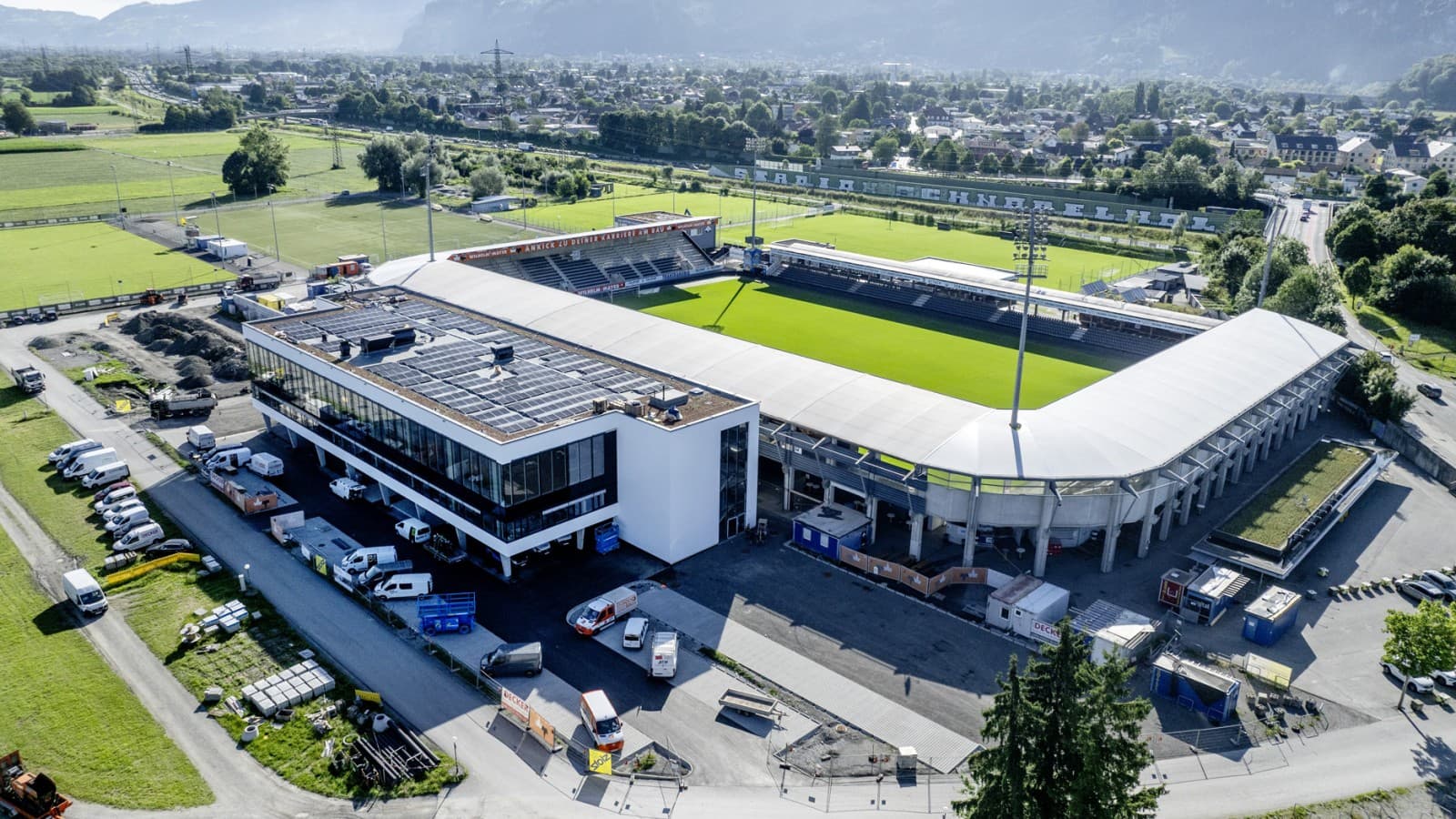 SCR Altachin jalkapallostadionia laajennettiin vuonna 2025 uudella Business Club -alueella. SCR Altachin jalkapallostadionia laajennettiin vuonna 2025 uudella Business Club -alueella.