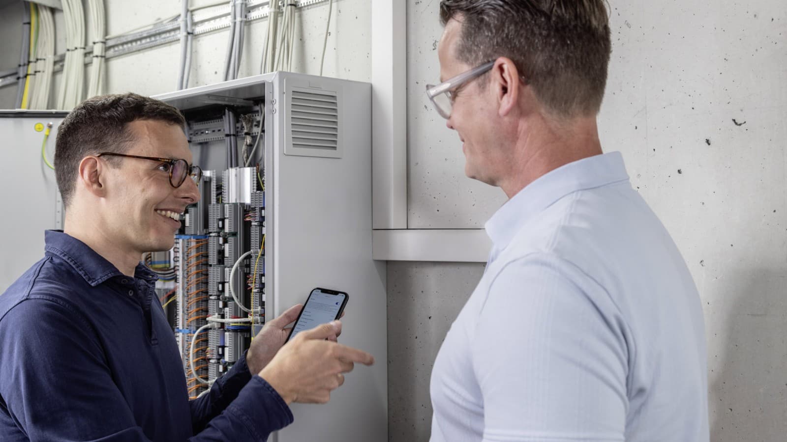 Geberit Connect -järjestelmä käyttöönotettiin ja liitettiin kaikkiin laitteisiin juuri ennen rakennuksen valmistumista. Geberit Connect -järjestelmä käyttöönotettiin ja liitettiin kaikkiin laitteisiin juuri ennen rakennuksen valmistumista.