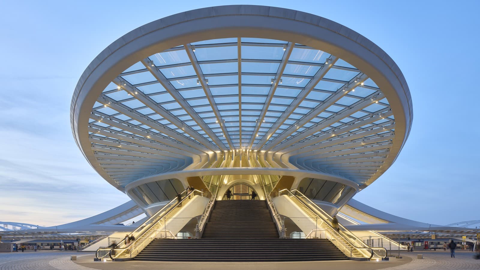 Monsin rautatieasemasta on tullut belgialaisen Monsin kaupungin maamerkki (© Oliver Schuh, Palladium Photodesign)